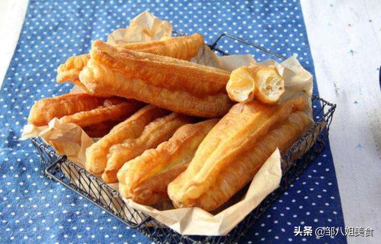 油条专用面粉炸油条的方法,炸蓬松酥脆油条到底加不加酵母