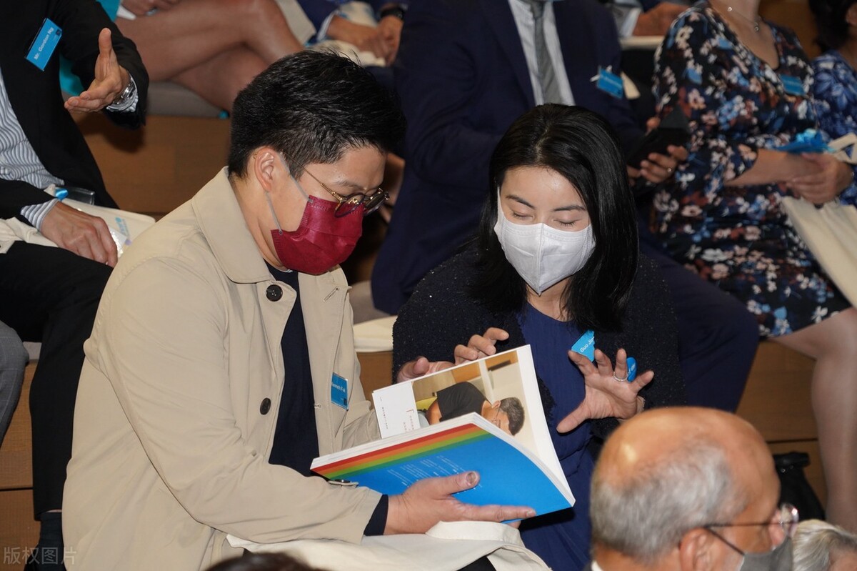 曾仕强为什么事业成功娶年轻老婆,曾仕强婚姻照片