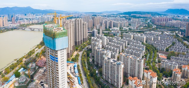 2023年人民币贬值还是升值,人民币连续贬值股票怎么样