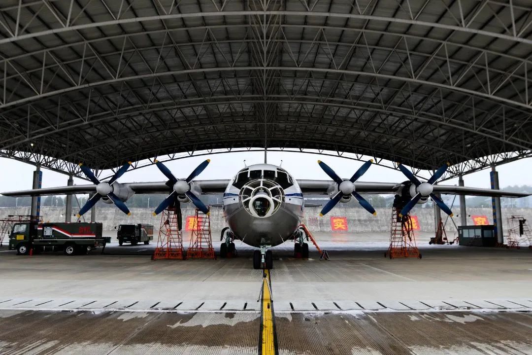 向日夜坚守边关的人民子弟兵致敬,春节向坚守岗位的人民子弟兵致敬