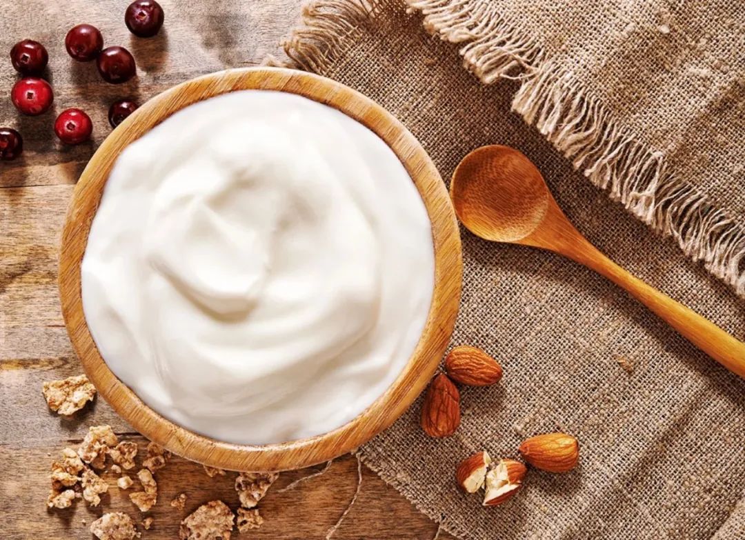 每天喝酸奶调节肠胃,每天喝酸奶一个月后有什么变化