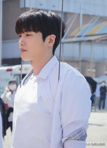 韩剧7位超令人心动的痴情男主角,盘点韩剧中的那些撒娇名场面