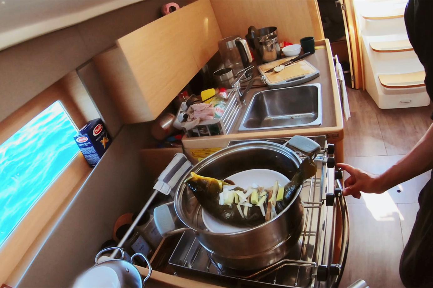 中国小伙荒岛求生大合集,中国小伙的航海日记合集