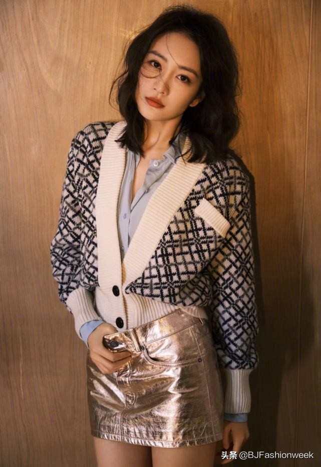 王鸥穿白色吊带搭阔腿裤高挑纤瘦,王鸥身穿网格套装裙搭配过膝长靴