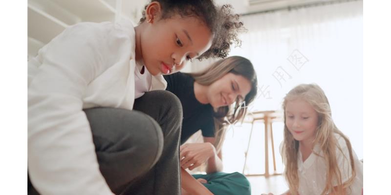 跟亲家旅游回来，碰巧更换相似微信头像，我收到一条儿媳发错语音