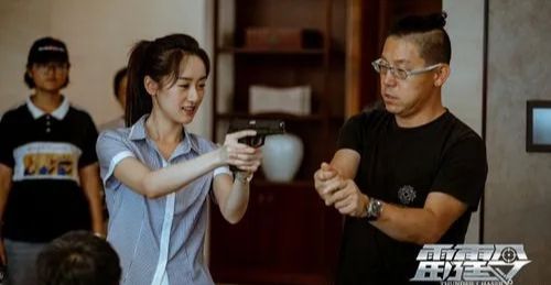 她被誉为神颜小花被李冰冰力捧,她曾被誉为娱乐圈校花