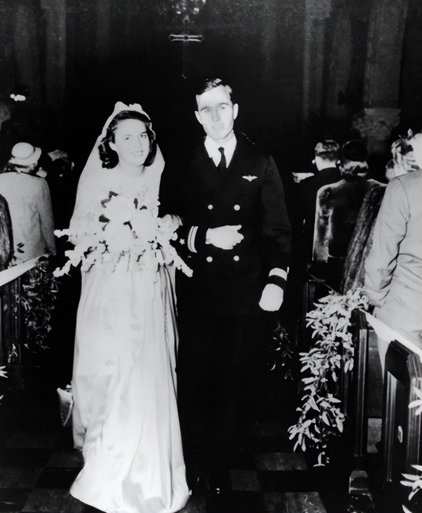 芭芭拉和老布什年轻时的照片,芭芭拉老布什