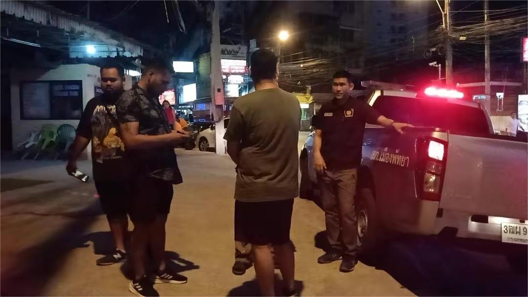 泰国人妖变身飞车*党**，利用美*诱色**惑抢劫，印度人第一个受害