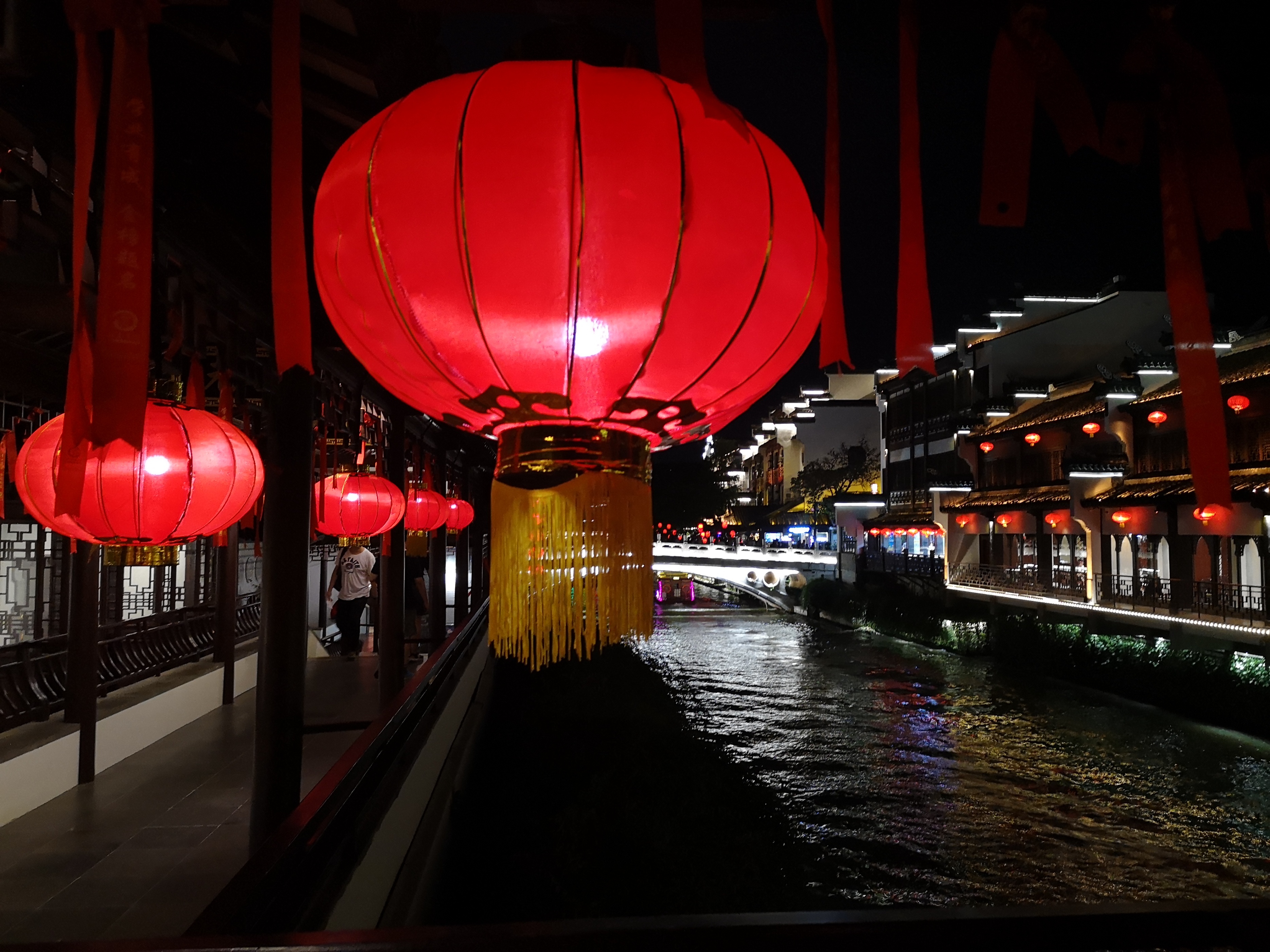 有关中秋或月亮的诗词名句,有关中秋月亮的诗词名句