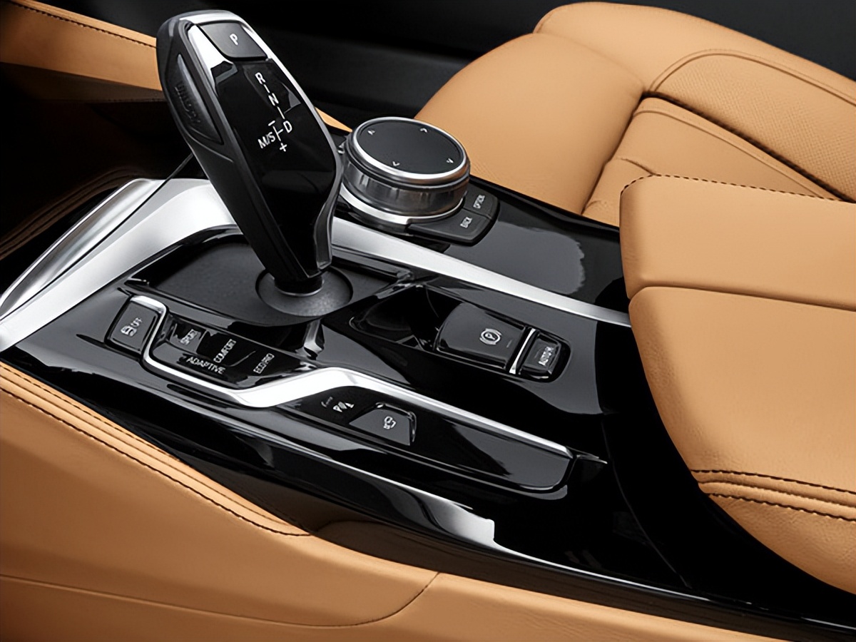 宝马5系典雅升级,宝马5系内饰什么颜色最显档次