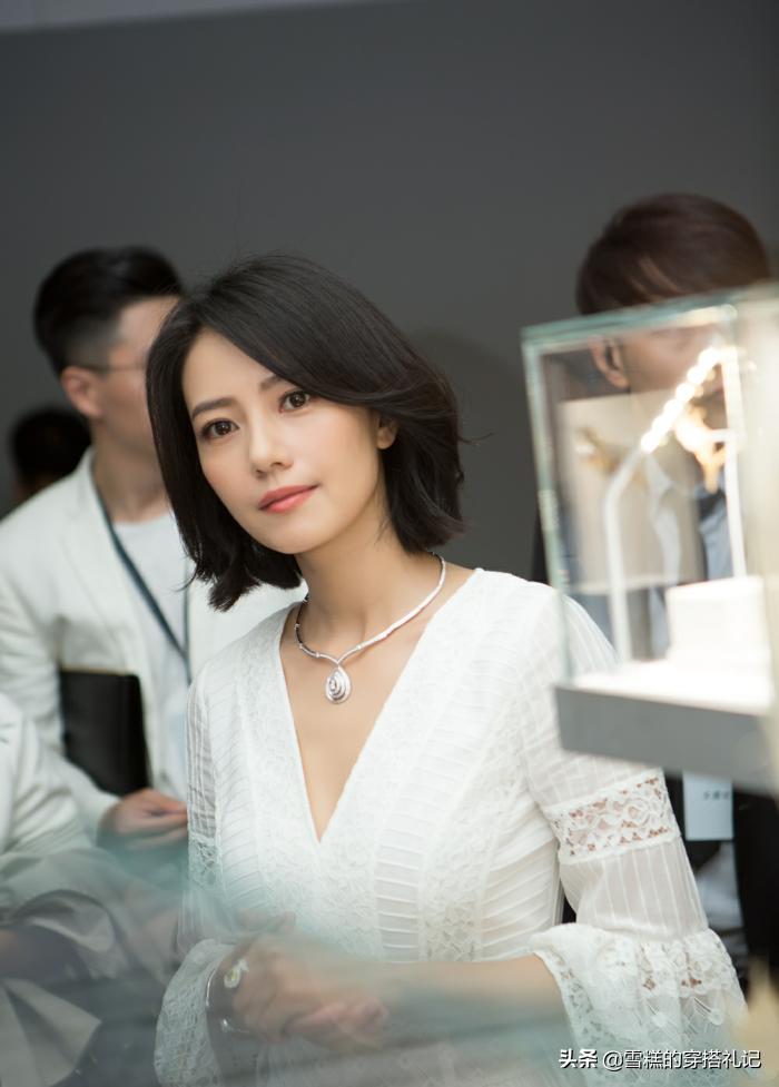 适合35岁女人的齐肩发,四十岁以上适合长发还是锁骨发