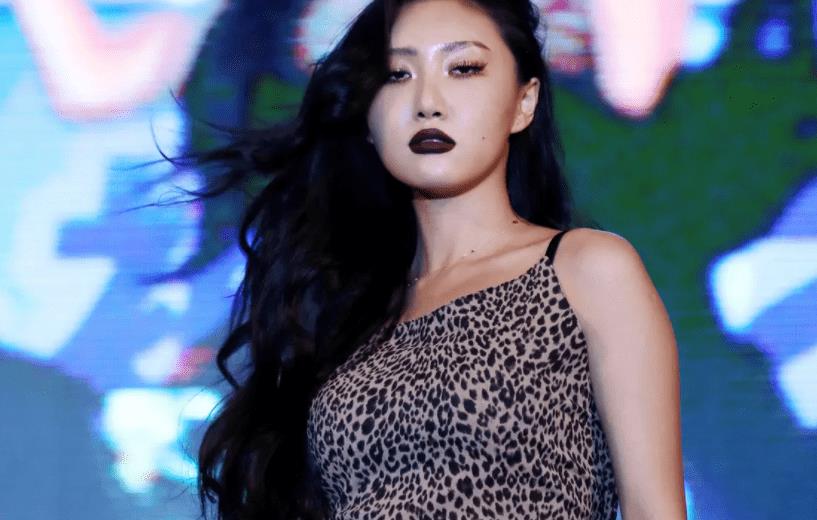 华莎涉演出淫乱罪接受调查,华莎涉演出淫乱罪被传唤