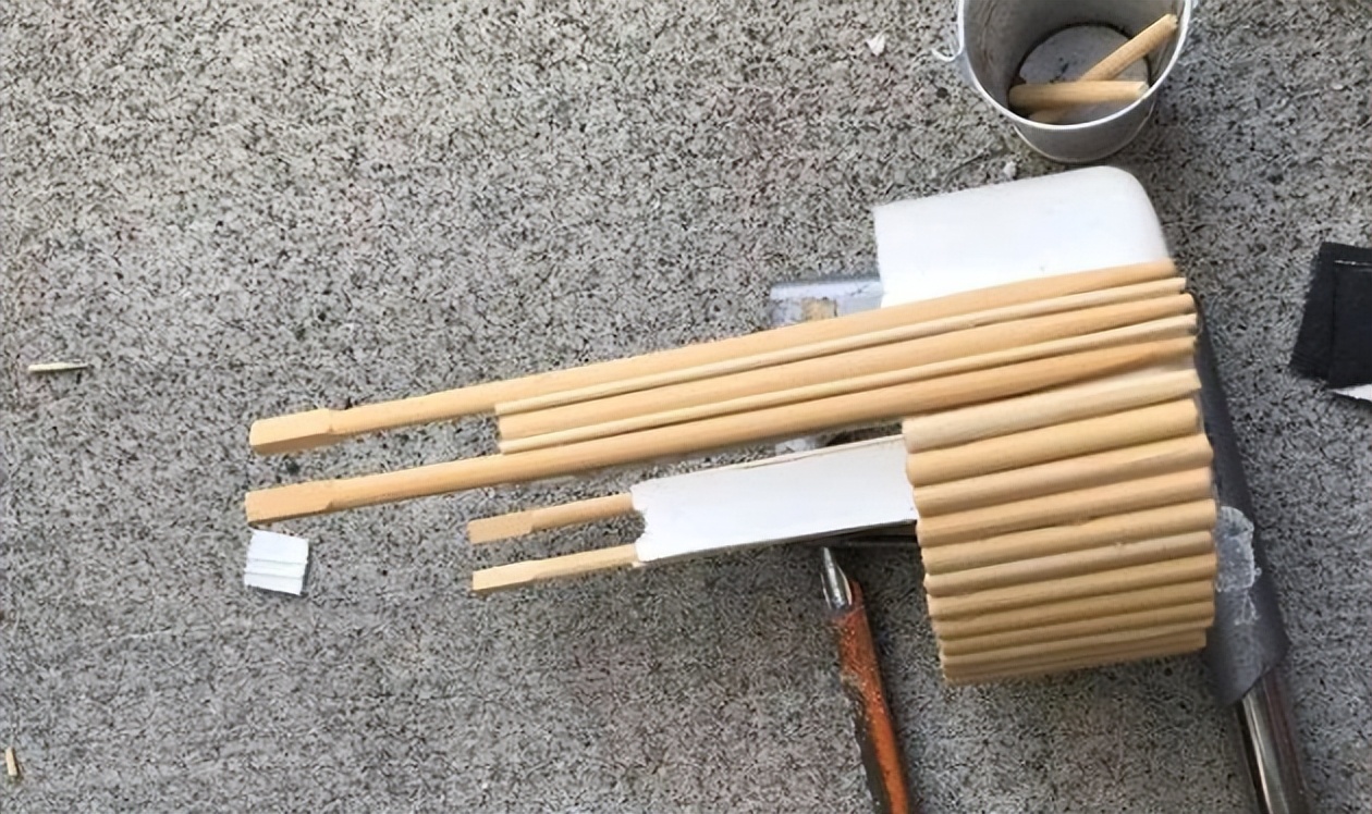 旧筷子可别当垃圾扔了,养花小技巧旧筷子再利用