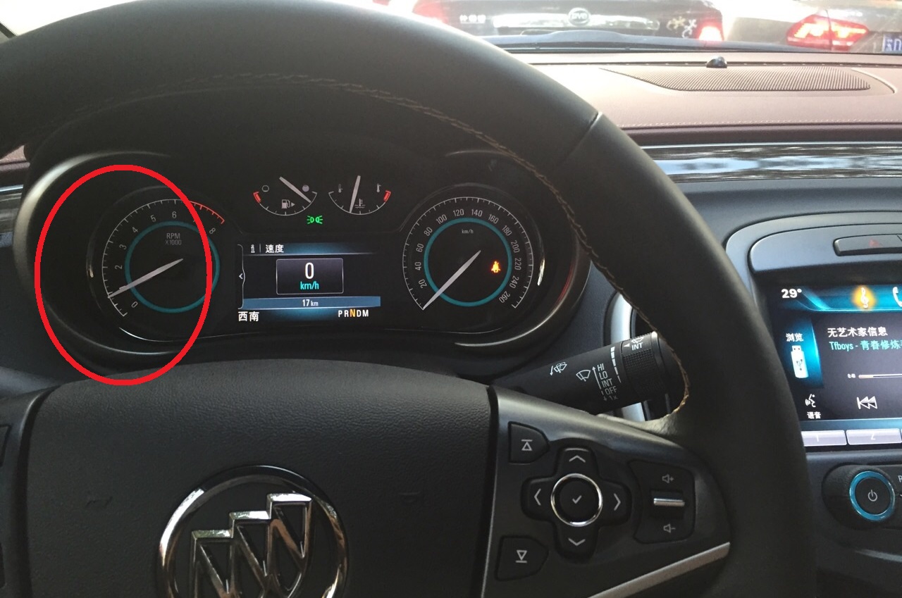 汽车怠速时车速多少正常,汽车怠速时转速正常是多少