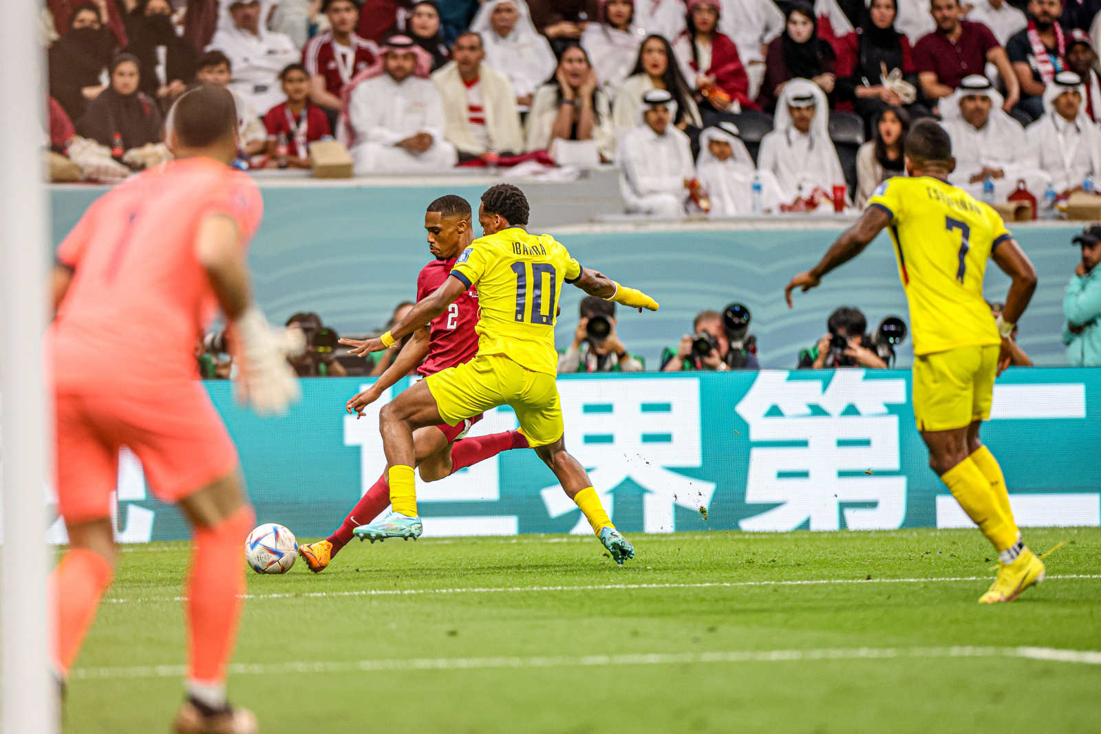 卡塔尔吐槽中国足球爆笑名场面,卡塔尔世界杯被西方媒体抨击新闻