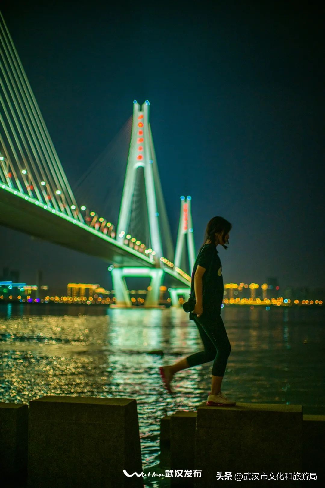 汉口江滩上新太阳能座椅,最近的江滩