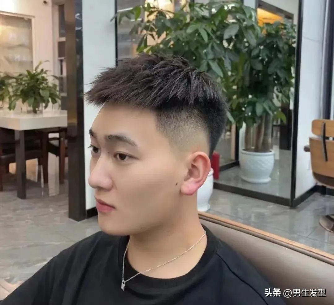 男生怎么剪一款适合自己的发型,男生发型成熟干净帅气不烫剪法