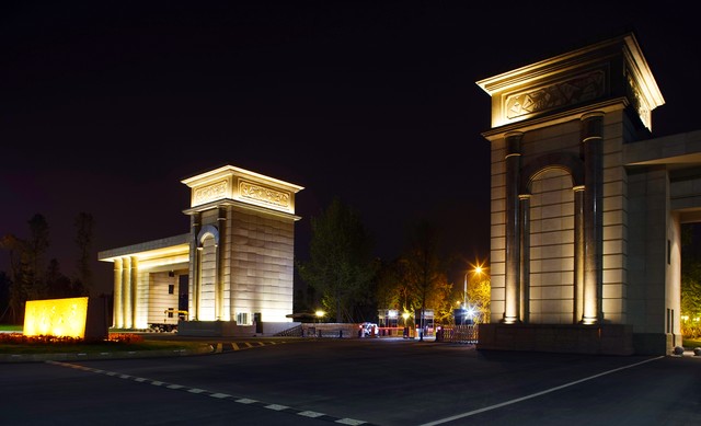 房子坐西北朝东南大门怎么开,坐东北向西南的房子开什么大门好