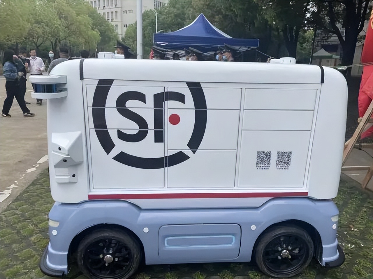 宝贝快上车！快递“送送送”模式开启→