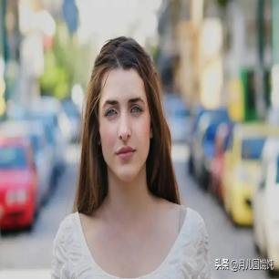 高清老照片：旗人格格大腿岔开豪放洗衣，地主三妻四妾不输女明星