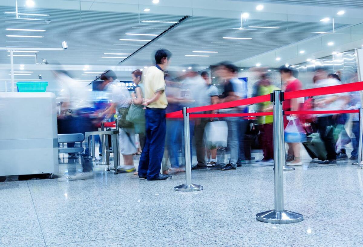 火车上被陌生人捅一刀,男子在火车被刀具刺伤