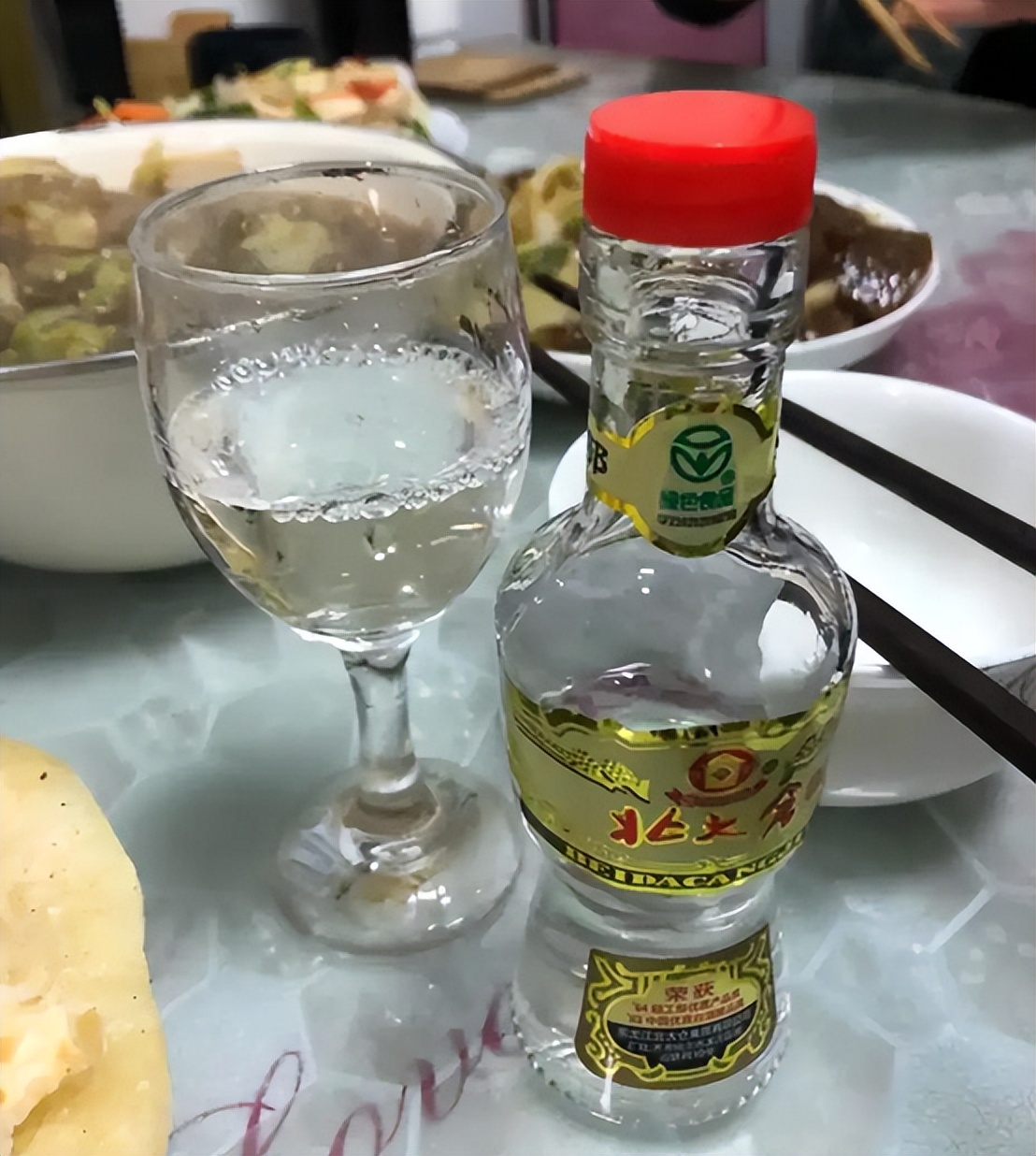 原浆啤酒过期15天还可以喝吗,啤酒过期了还能喝吗