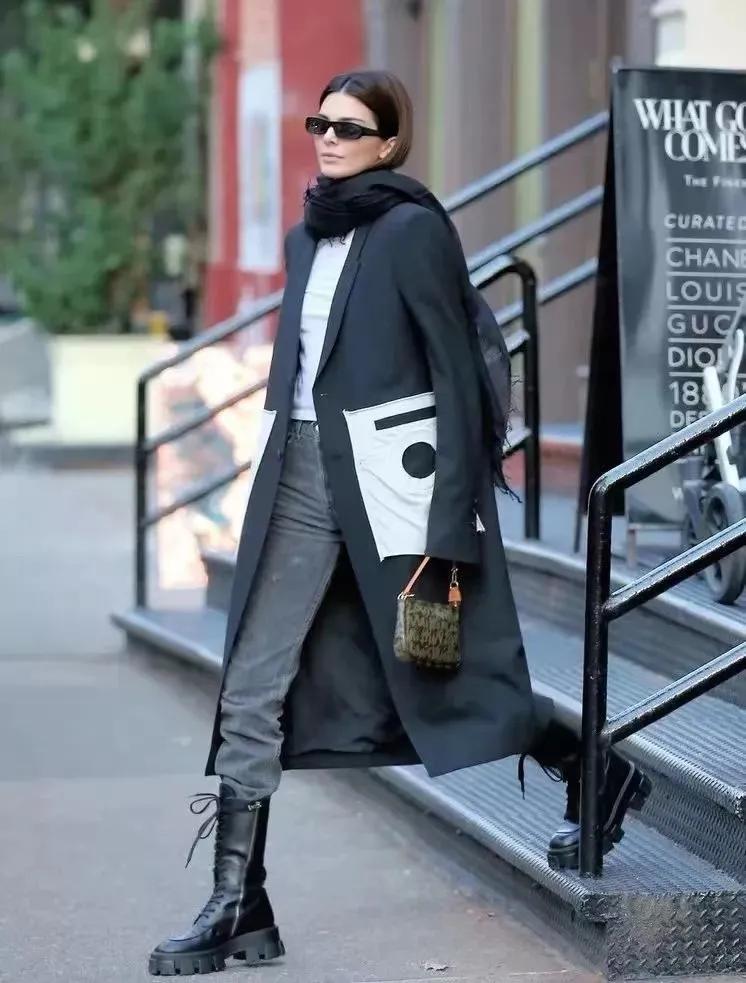 冬天搭配棉衣围巾系法,冬天比较惊艳的穿搭围巾