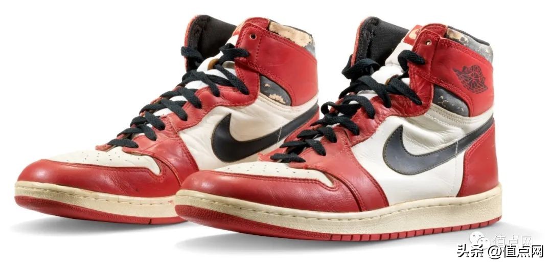 乔丹一双参赛球鞋拍卖出147美万元,乔丹airjordan1low复古蓝真假