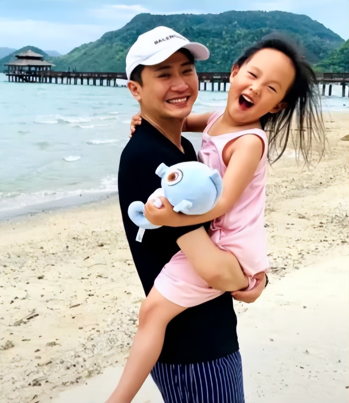 央视主持人杨帆：娶初念女友，如今家庭事业双丰收，他有何魅力？