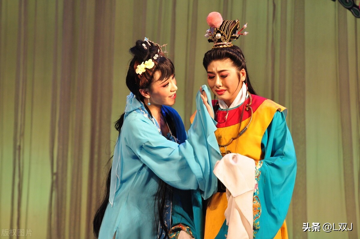 红楼梦中荷包的意思,红楼梦中地的意思