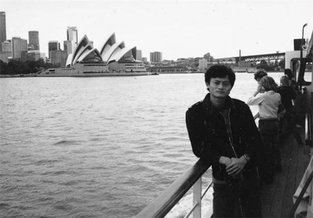 35年前资助马云的父子,马云后来怎么报恩的