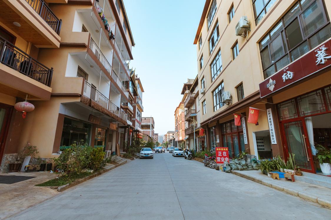 骂版纳是因为你没走出告庄玩版纳跟着小姐姐们走你才晓得味道