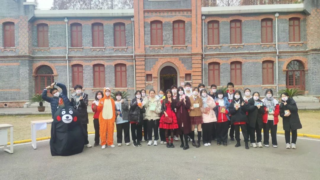 姝︽眽鐧惧勾鍚嶆牎,姝︽眽鐧惧勾楂樹腑