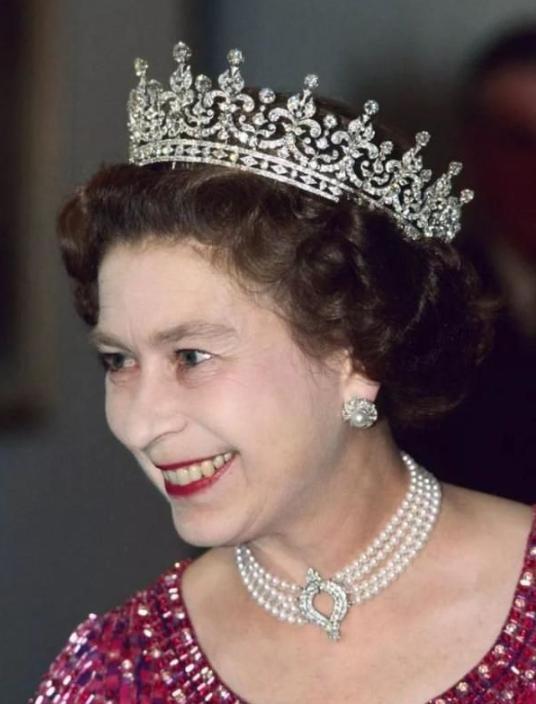 梅根被气走了,梅根卡米拉最新视频