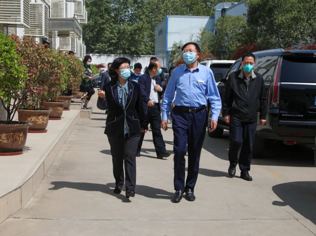 幸福制药应香港陕西商会请求向香港捐赠抗疫创新药热炎宁合剂