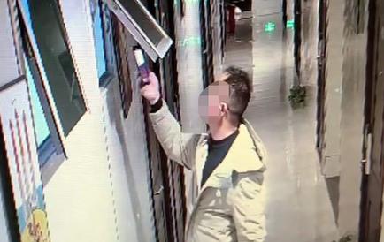 三甲医院心电图室医生*拍偷**女性裸体发至外网，视频时长长达5个G！