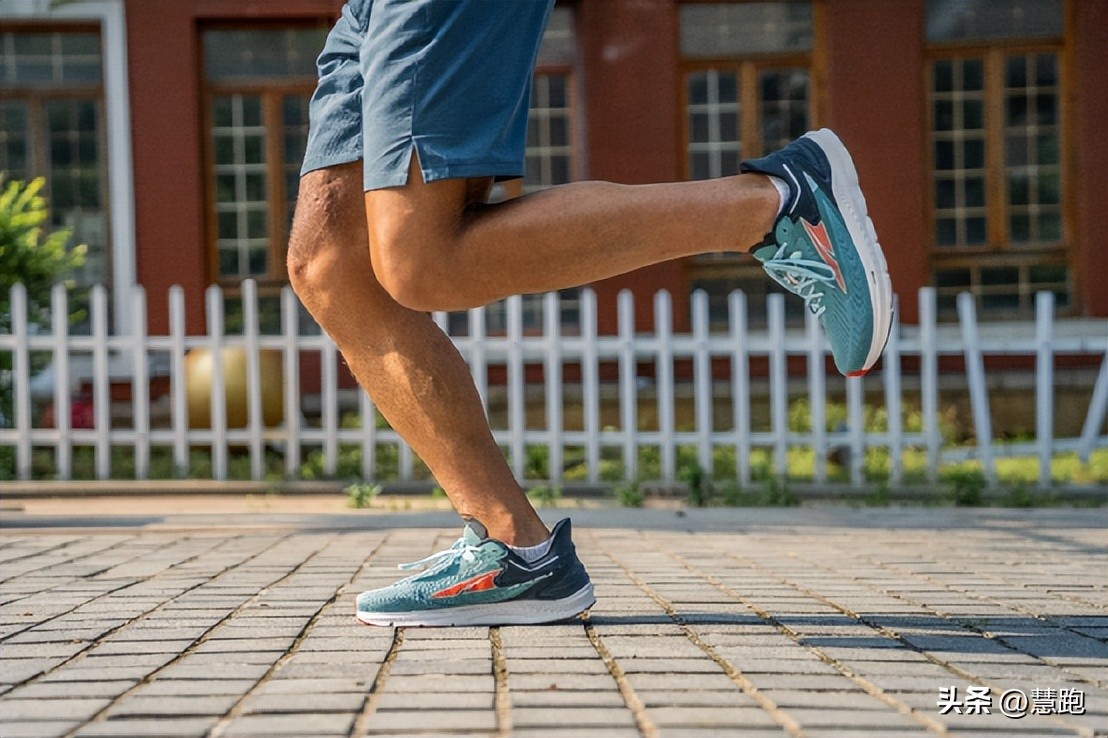 跑鞋科技有用吗,碳板跑鞋和普通跑鞋谁的脚感更好