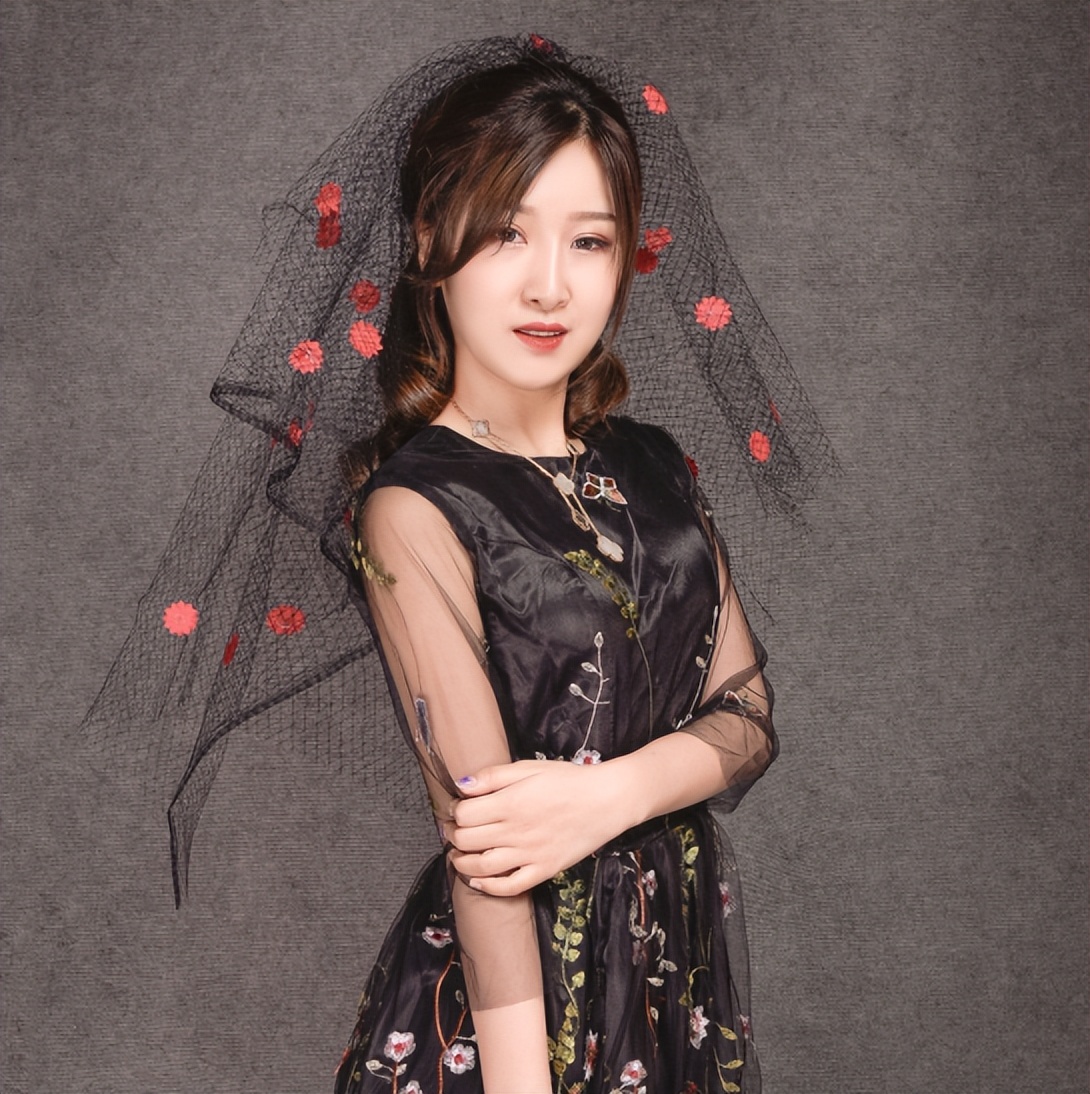 展示多国语言天赋陌陌实力唱将陈呆呆为世界杯高歌