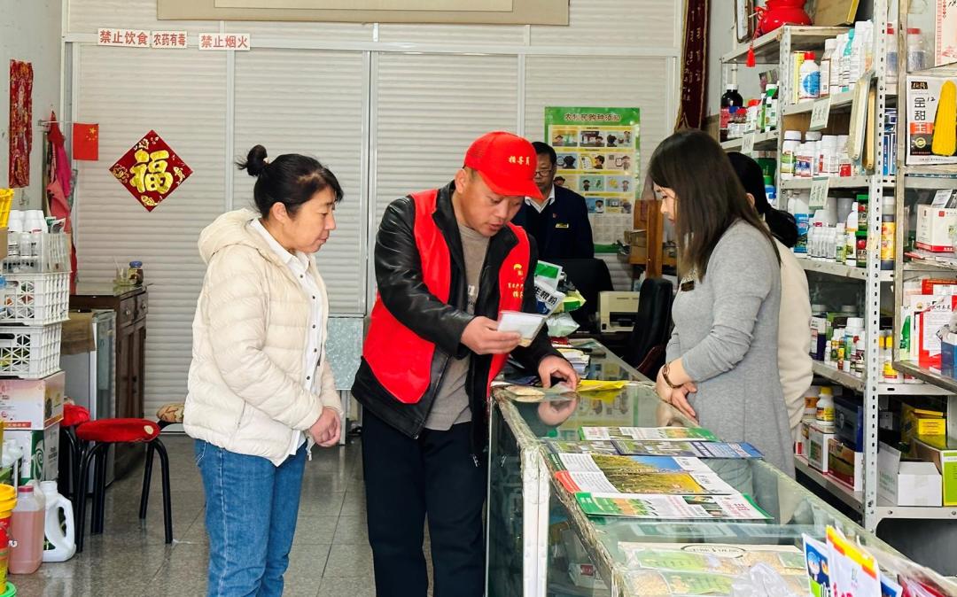 农技专家田间把脉问诊,把脉问诊农技专家支招农田夏管
