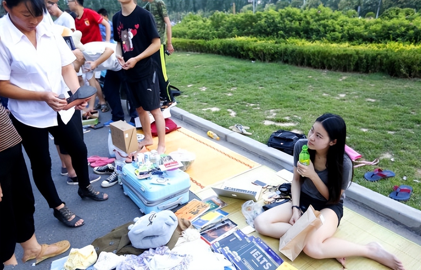 农民捡破烂捡到一个弃婴身价过亿,农村娃靠收废品为生全集