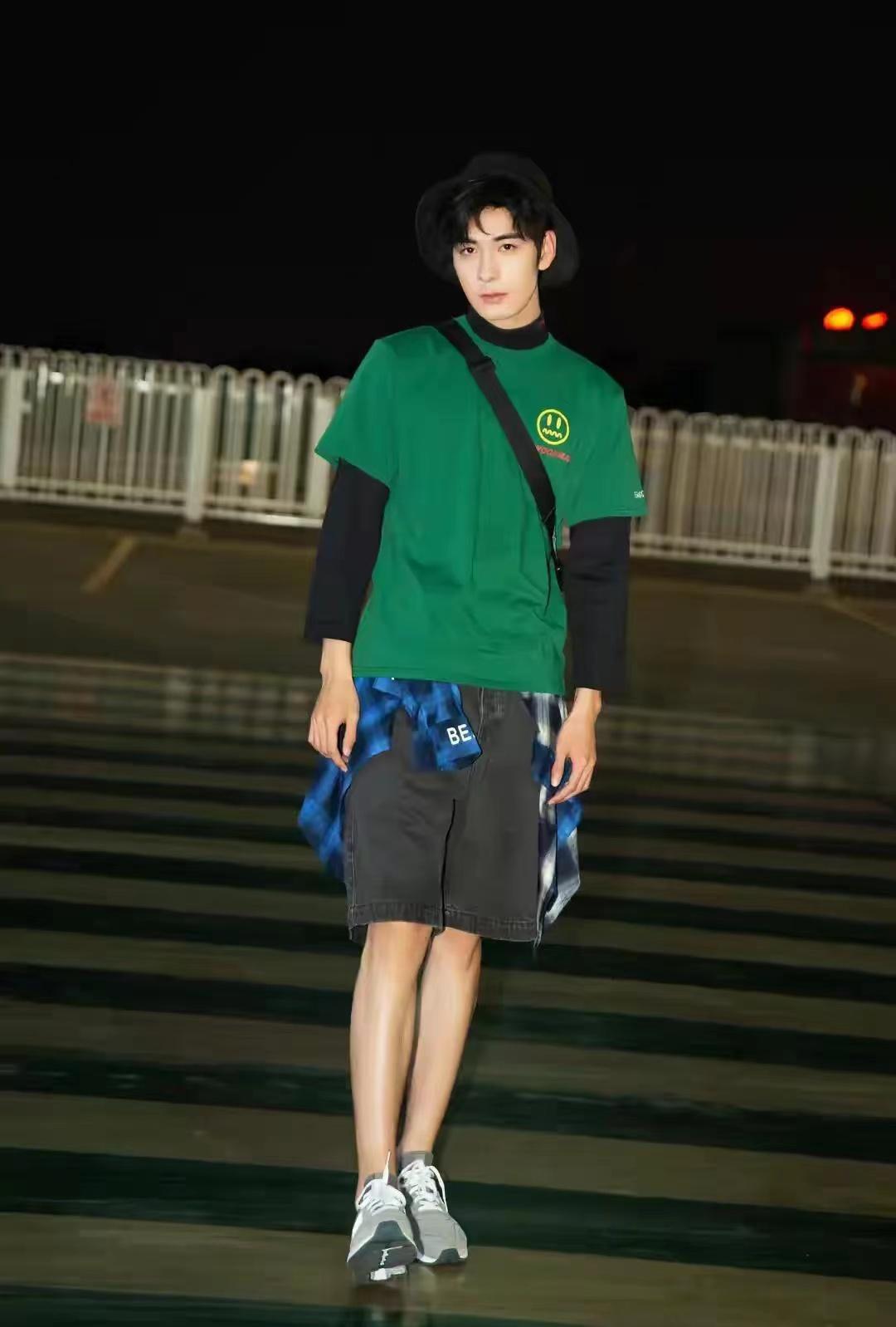 牛油果绿外套男怎么搭配,牛油果绿衬衣搭配少年感