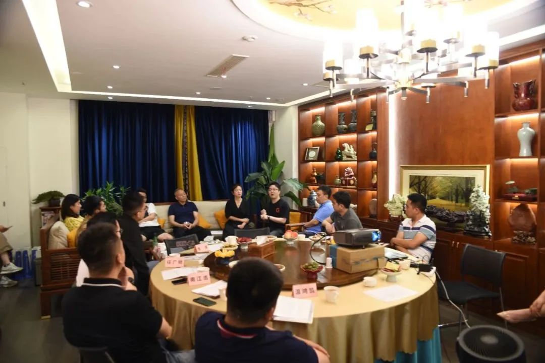 鑾叉箹鏁呬簨,鑾叉箹鍖烘柊鐢熶唬浼佷笟瀹惰仈璋婁細