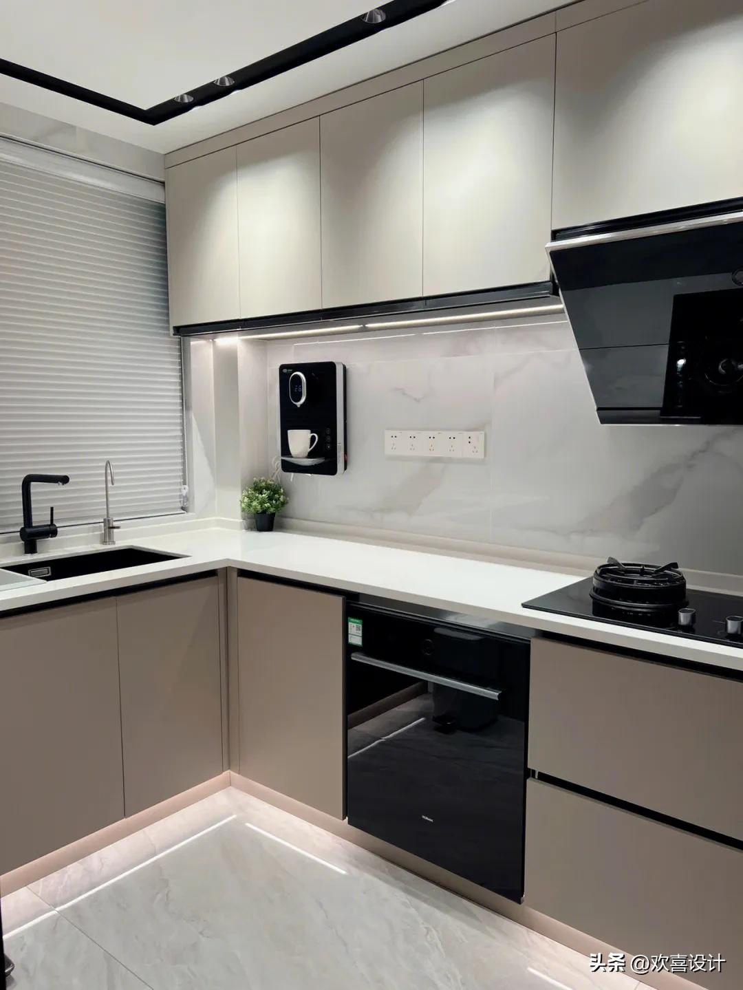 高颜值的厨房瓷砖铺设方案,30公分厨房装修效果图