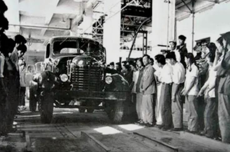 罗舜初：苏联要价68吨黄金，根本不值，萧劲光：破铜烂铁我们也要