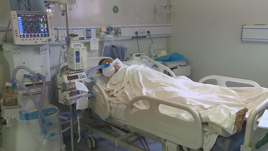 医生在患者清醒下进行开颅,脑子进血开颅手术