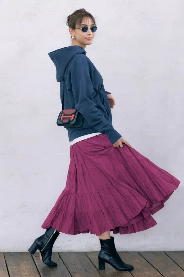 穿裙子靴子过年,过年穿了裙子显瘦