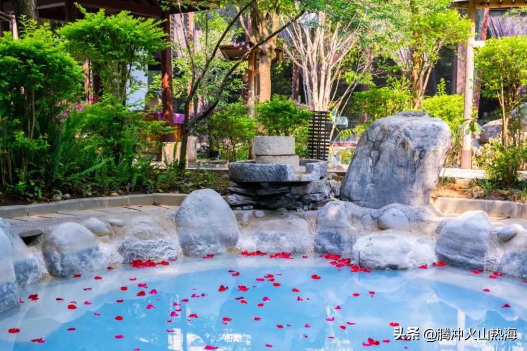 最美不过下雨天泡温泉,绝美冬日看海温泉