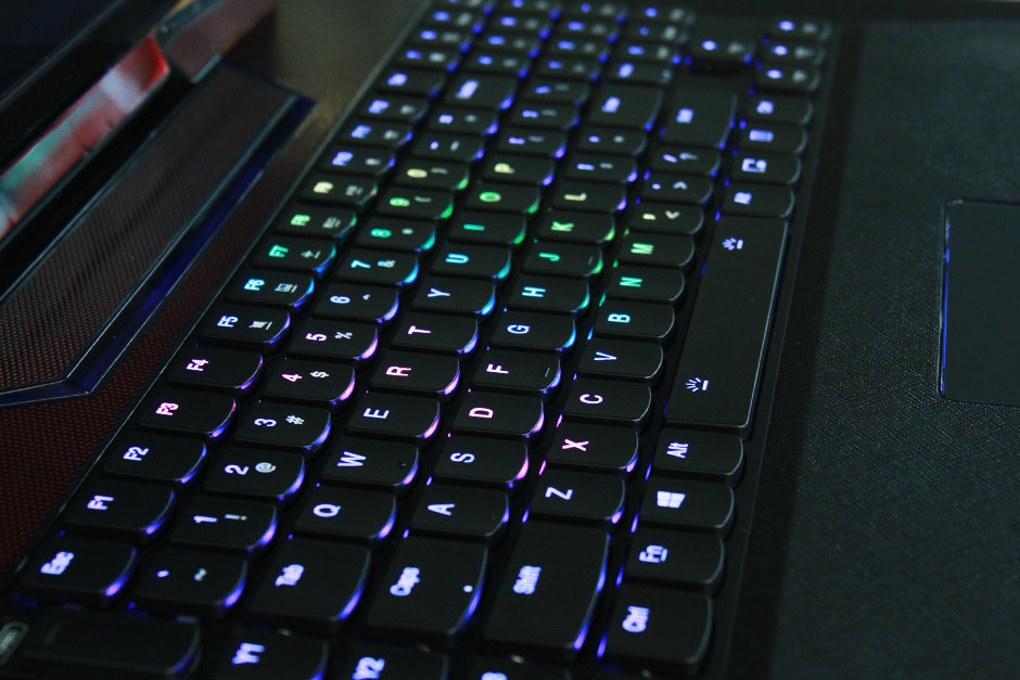 笔记本电脑自带键盘鼠标吗,笔记本自带键盘坏了怎么外接键盘