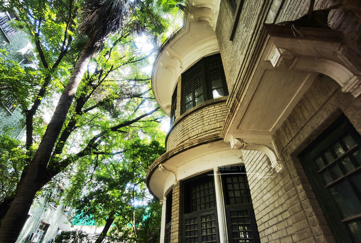 他被称为“沙面建筑之父”，旧居在养老院旁，曾被称“广州白宫”