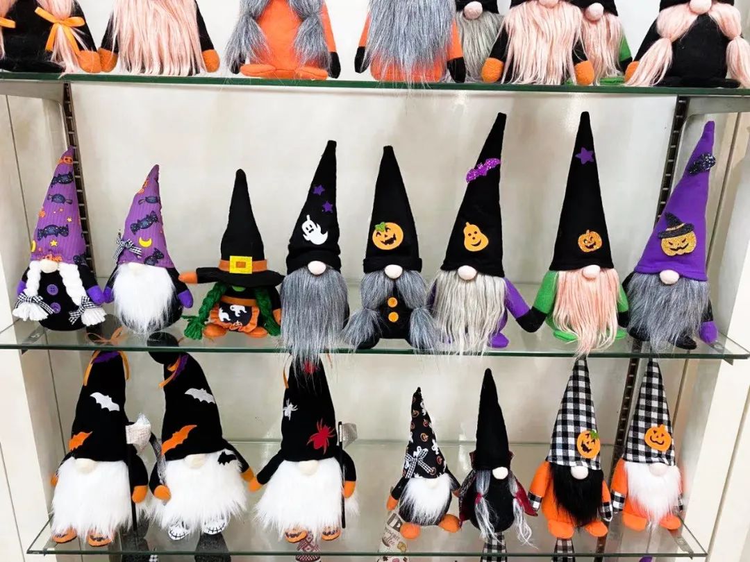 不过圣诞节的义乌商人,却承包了全世界半数圣诞用品